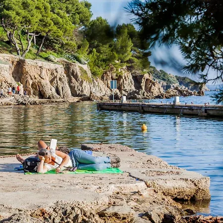 아파트 Cocooning Proche Centre Avec Parking, Climatisation 히에레